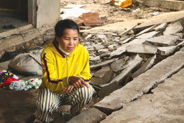 Nhà mới xây 3 ngày tan hoang vì sạt lở, tài sản con tích góp gửi về giờ mất sạch