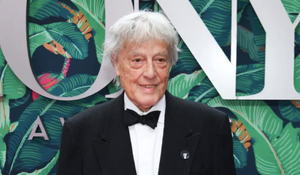 Tác giả của 'Shakespeare in Love' qua đời