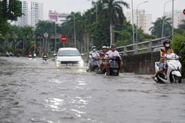 TP.HCM cảnh báo triều cường kết hợp mưa lớn gây ngập úng 