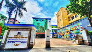 Sinh viên ĐH Sư phạm Nghệ thuật TƯ thắc mắc khoản tiền hỗ trợ A80, hiệu trưởng nói gì?