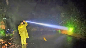 Đèo nối Đà Lạt với TP.HCM sạt lở trong đêm, cấm phương tiện 2 chiều