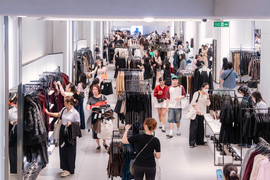 2,3 triệu lượt khách 'phá đảo' Vincom Black Friday 2025