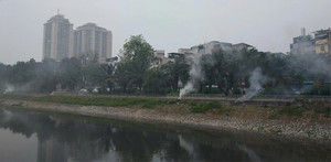 Vừa kêu ca không khí Hà Nội ô nhiễm vừa thản nhiên đốt rác, đốt vàng mã
