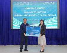 NXB Giáo dục Việt Nam hỗ trợ sách giáo khoa cho học sinh vùng lũ lụt Đắk Lắk