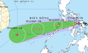Áp thấp nhiệt đới đổi hướng bất ngờ trước khi vào Biển Đông từ ngày mai