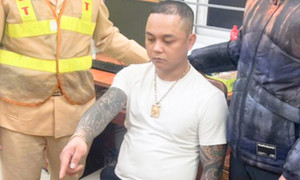 Chặn dừng ô tô nghi vấn, tổ công tác 141 thu giữ súng đạn và nhiều ma túy