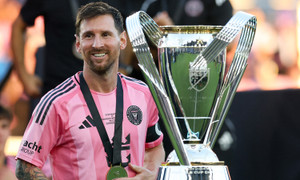 Độc lạ bóng đá Mỹ: Messi đá 1 giải giành 2 cúp