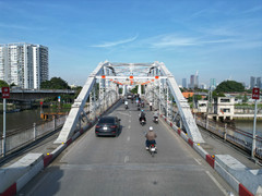  Sau lệnh cấm xe tải, giao thông qua cầu 120 tuổi ở TP.HCM ra sao?