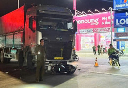 Xe tải va chạm xe máy, 3 người bị thương