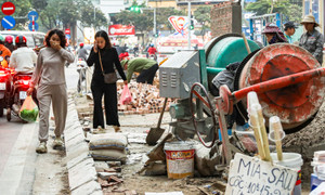 Chủ tịch Hà Nội yêu cầu không cấp phép đào vỉa hè khi không khí ô nhiễm nặng
