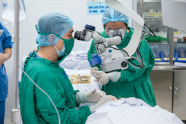 12 ca ghép giác mạc thành công bằng nguồn mô hiến tặng từ Nepal