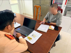 Tài xế ở Quảng Trị ngang nhiên lái xe khách đi ngược chiều trên quốc lộ 1