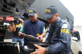 Cảnh sát đột kích LĐBĐ Argentina, điều tra vụ án chấn động