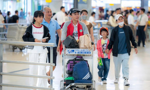 Hãng bay phải bố trí ăn, nghỉ, đi lại, bồi thường cho khách bị hủy chuyến