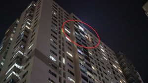 Bé trai 11 tuổi rơi từ tầng cao chung cư ở Hà Nội