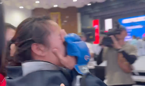 Vô địch U21 thế giới vẫn trượt HCV SEA Games, võ sĩ Việt Nam khóc nức nở