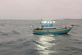 Phát hiện thi thể đàn ông trên thuyền trôi tự do ở biển Lâm Đồng