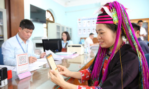 Tiếp cận nguồn thông tin chính thống giúp người dân giảm nghèo