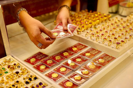 Giá vàng hôm nay 14/12: Tăng vượt 4.300 USD/ounce