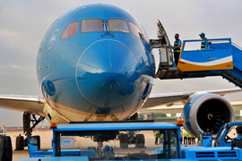 Bên trong chuyến bay đặc biệt vừa hạ xuống sân bay Long Thành