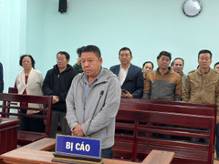 Tạt xăng doạ giết cả nhà hàng xóm, người đàn ông lĩnh 18 tháng tù 