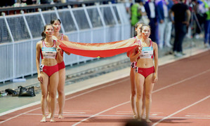 Đang ăn mừng HCV SEA Games 33, VĐV Việt Nam có hành động đáng ngưỡng mộ