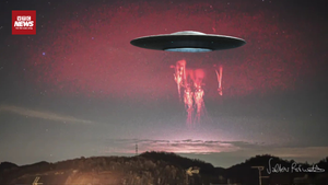 Bí ẩn 'đĩa bay' khổng lồ và sét dị hình đỏ rực cùng xuất hiện