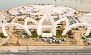 Công viên hơn 280 tỷ đồng ở Hà Nội lộ diện với cổng hoa sen 5 cánh