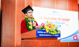 Bài phát biểu 'thủ khoa cũng từng rớt môn' làm hội trường bật cười 