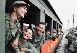 'Mưa đỏ' lên sóng VTV: Người xúc động, người tiếc nuối vì không xem được trọn vẹn