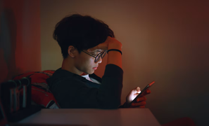 Bị trừ KPI vì chậm trả lời sếp đêm cuối tuần, tôi chịu 1 năm rồi tìm việc mới