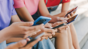 Gia tăng trẻ nhập viện vì rối loạn cảm xúc liên quan mạng xã hội