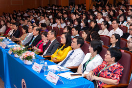 Một trường đại học chi tiền thưởng Tết đồng đều 30 triệu đồng/người