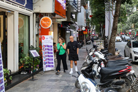 Vỉa hè Hà Nội thông thoáng, gọn gàng sau gần một tuần ra quân lập lại trật tự