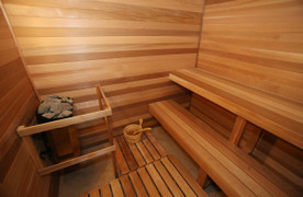 Bị mắc kẹt trong phòng xông hơi, cặp vợ chồng chết thương tâm