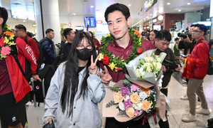 U22 Việt Nam mang HCV trở về, thầy trò HLV Kim Sang-sik rạng rỡ cảm ơn CĐV