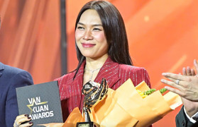 Ca sĩ Mỹ Tâm giành giải 'Đại sứ quảng cáo - Thành tựu trọn đời' tại Vạn Xuân Awards 2025