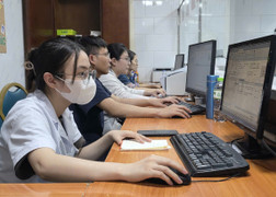 Cử tri phản ánh lương khởi điểm của bác sĩ 2,34 chưa tương xứng, Bộ Y tế nói gì?