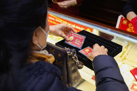 Giá vàng hôm nay 21/12: Trụ vững ở ngưỡng cao