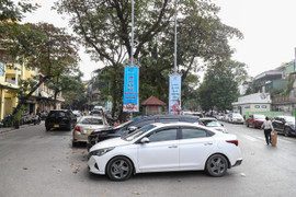 Hiện trạng vườn hoa được quy hoạch làm bãi đỗ xe ngầm đầu tiên ở phố cổ Hà Nội