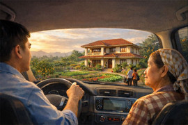 Tiện đường chở giúp việc về quê, mới biết nhà bà ấy to đẹp gấp 10 nhà tôi