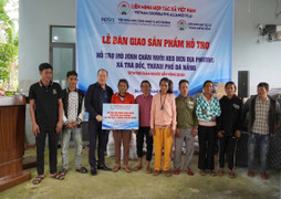 Hỗ trợ mô hình chăn nuôi heo đen bản địa cho hộ nghèo xã Trà Đốc