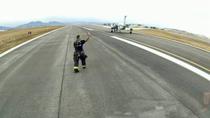 Lần đầu tiên trong lịch sử máy bay tự hạ cánh sau sự cố trên không