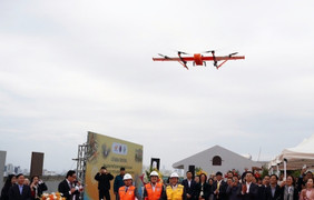 Bệnh viện đầu tiên dùng thiết bị bay không người lái đưa thuốc men đến trạm y tế