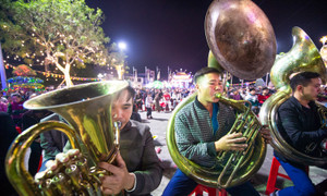 Độc đáo màn trình diễn kèn đồng mừng Giáng sinh tại xứ đạo Ninh Bình