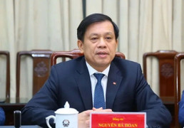 Thu giữ 25 phong bì tiền tỷ đề tên doanh nghiệp tại nơi làm việc của cựu Thứ trưởng Nguyễn Bá Hoan