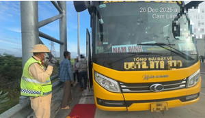 Phạt 97,5 triệu đồng xe khách giường nằm 34 chỗ chở 47 người trên cao tốc