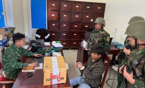 Bắt giữ nam thanh niên vận chuyển 12.000 viên ma tuý xuyên biên giới