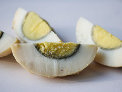 Lòng đỏ trứng luộc viền xanh có an toàn, bổ dưỡng?