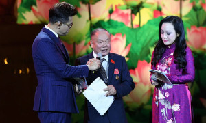 Nhà sáng chế 90 tuổi của nông dân được trao danh hiệu Anh hùng Lao động